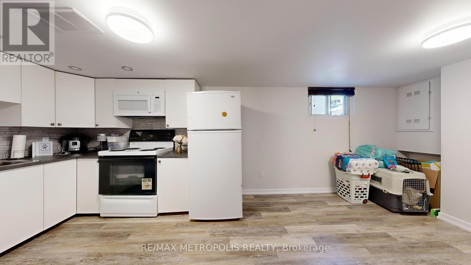 291 Kennedy Road E, Toronto, ON - Indoor Photo Showing Kitchen