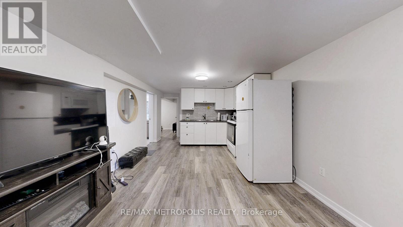 291 Kennedy Road E, Toronto, ON - Indoor Photo Showing Kitchen