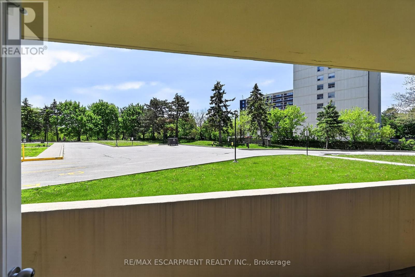 101 - 700 Dynes Road, Burlington, ON -