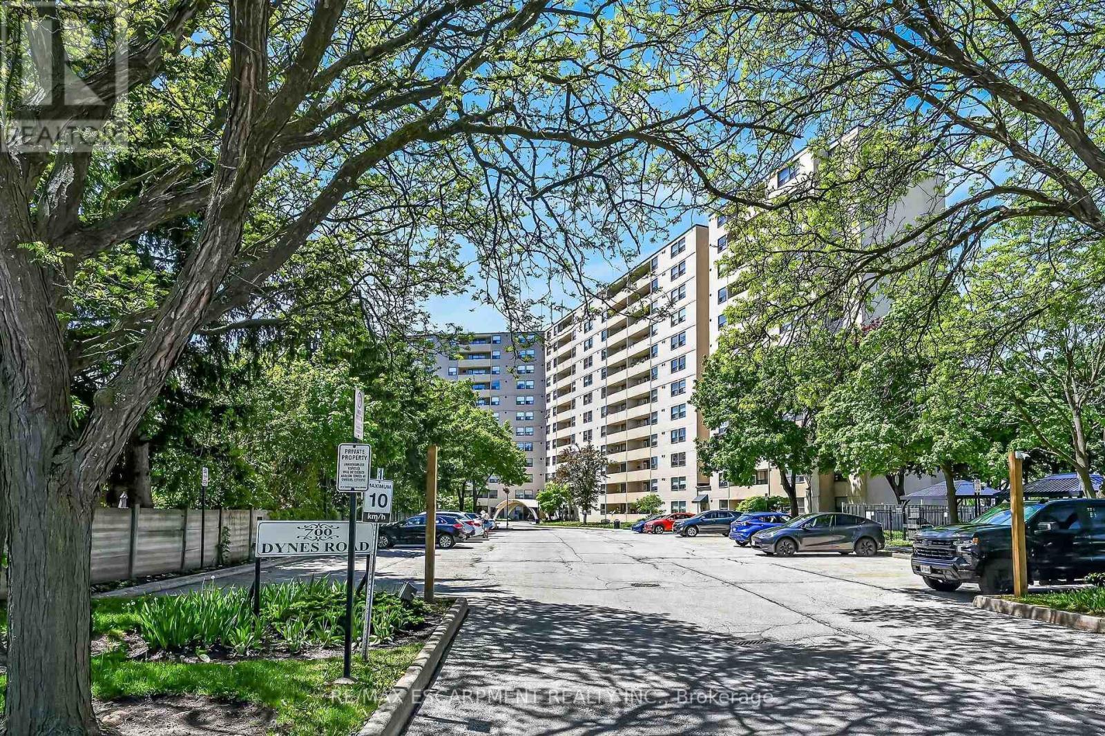 101 - 700 Dynes Road, Burlington, ON - Outdoor