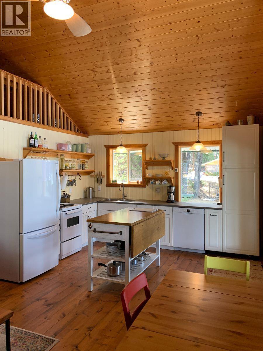 6199 Bremner Road, Williams Lake, BC - Indoor Photo Showing Kitchen