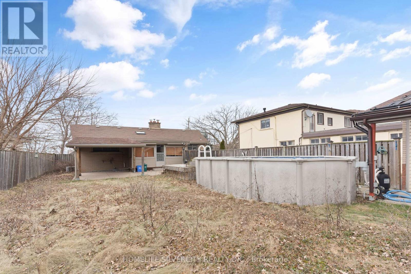 298 Barton Street, Hamilton, ON - Outdoor With Above Ground Pool