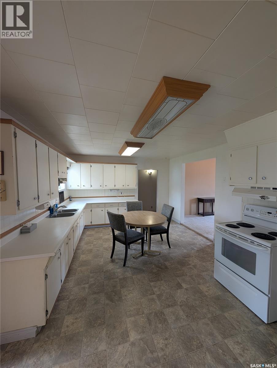 1105 9Th Street, Perdue, SK - Indoor Photo Showing Kitchen