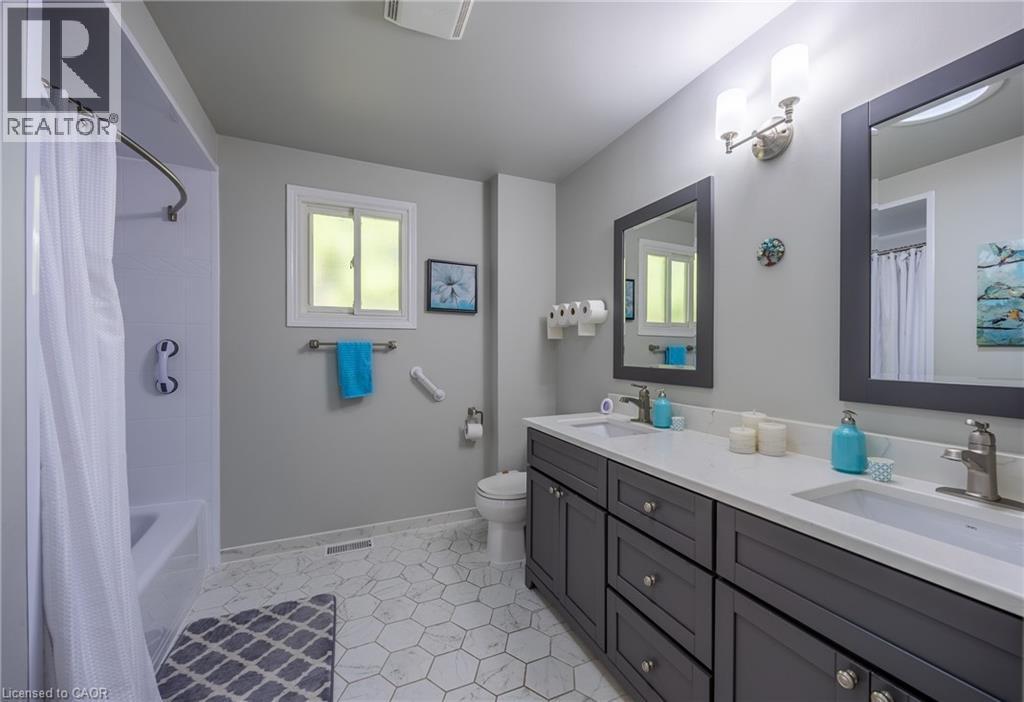 307 Orkney Street W, Caledonia, ON - Indoor Photo Showing Bathroom