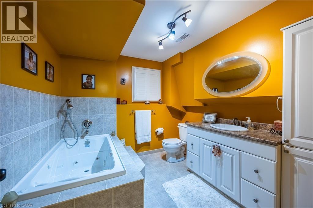 307 Orkney Street W, Caledonia, ON - Indoor Photo Showing Bathroom