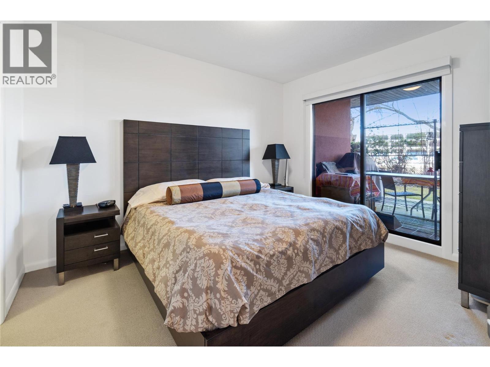 654 Cook Road Unit# 142, Kelowna, BC - Indoor Photo Showing Bedroom