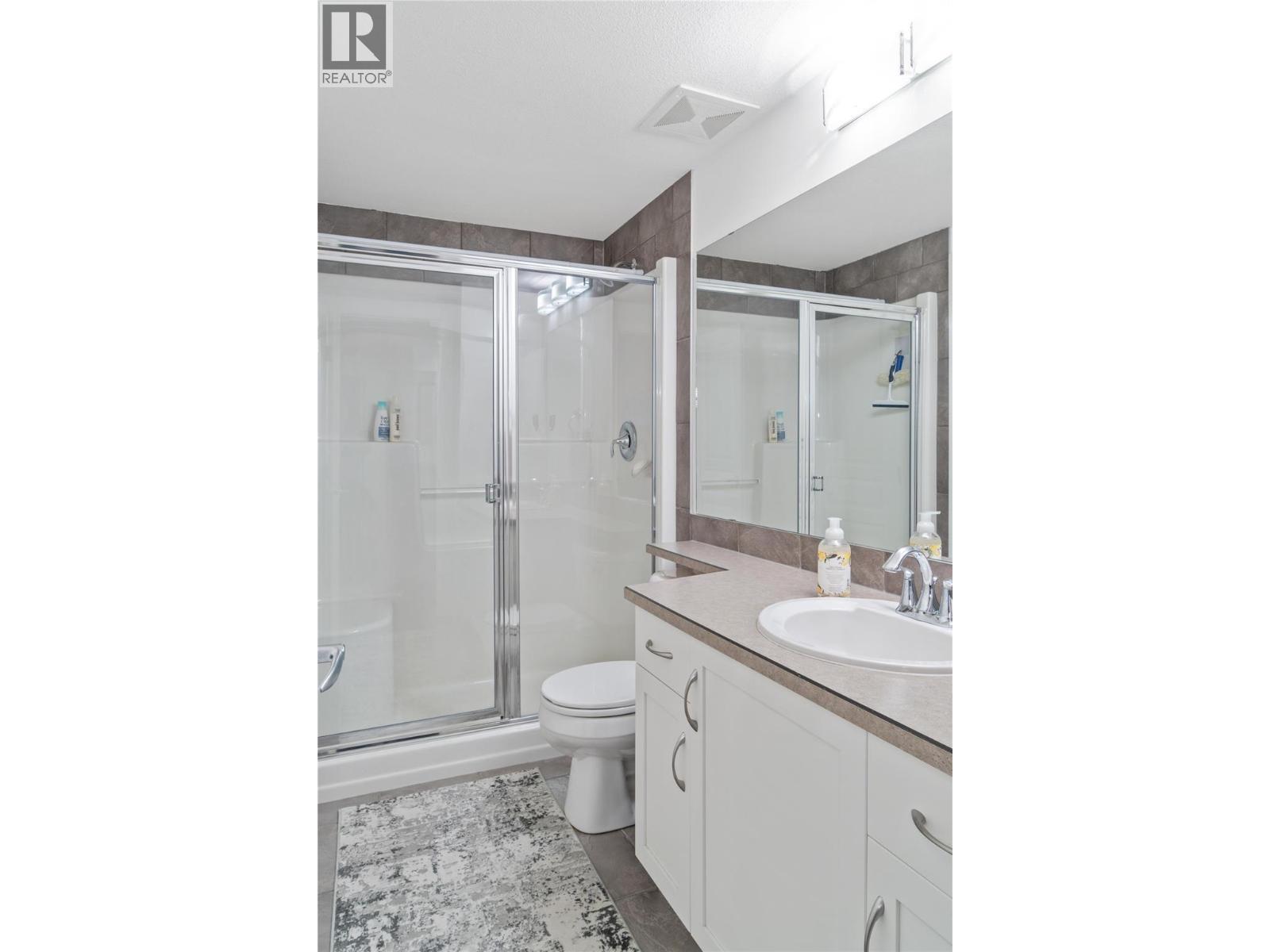 654 Cook Road Unit# 142, Kelowna, BC - Indoor Photo Showing Bathroom