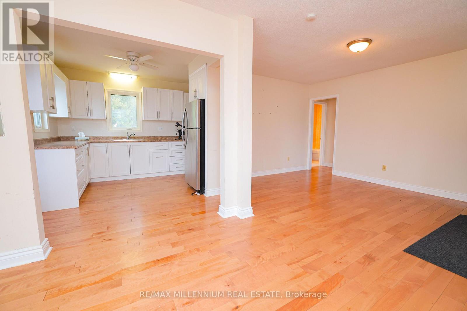 2424 Olde Base Line Road, Caledon, ON - Indoor Photo Showing Kitchen