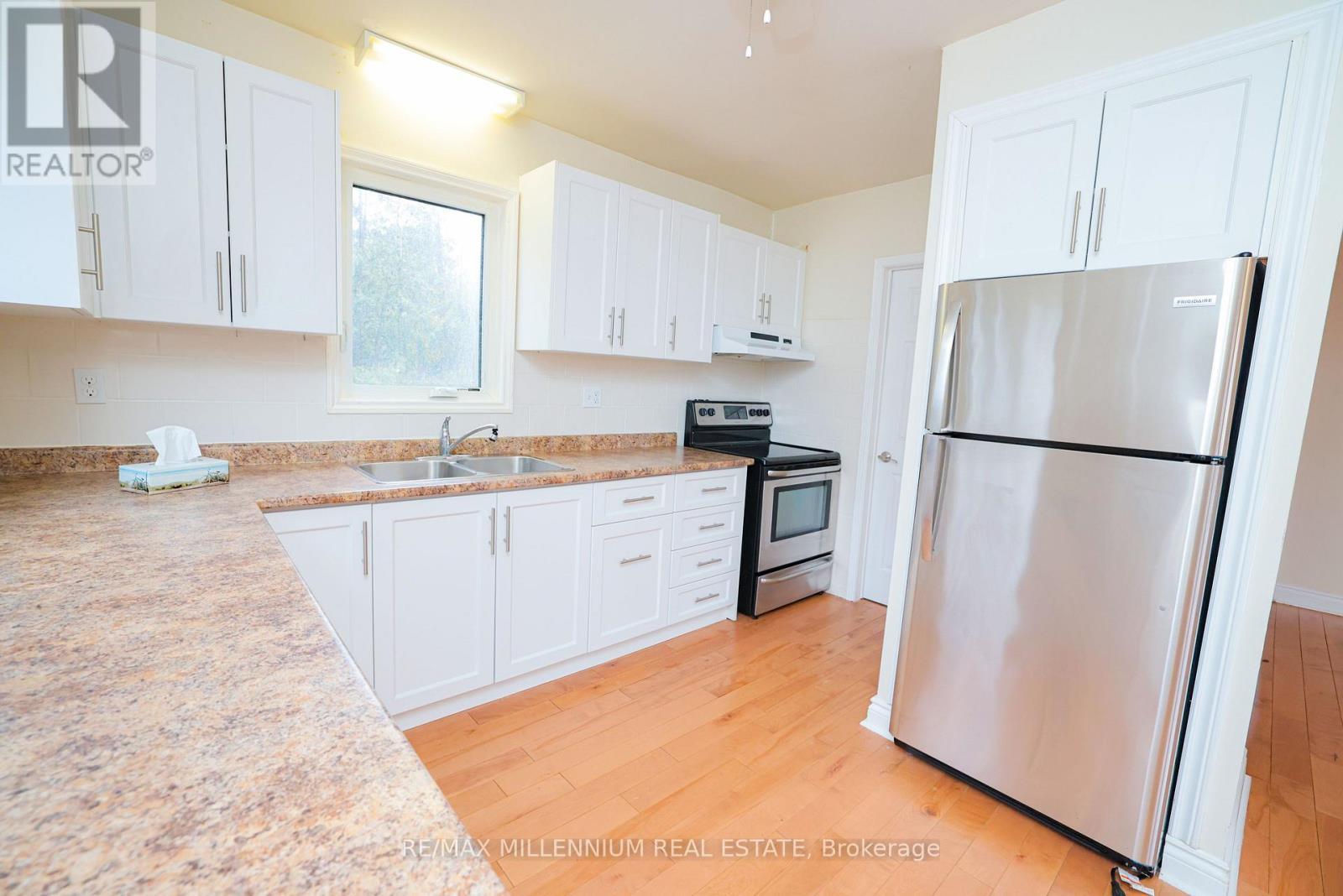 2424 Olde Base Line Road, Caledon, ON - Indoor Photo Showing Kitchen With Stainless Steel Kitchen With Double Sink