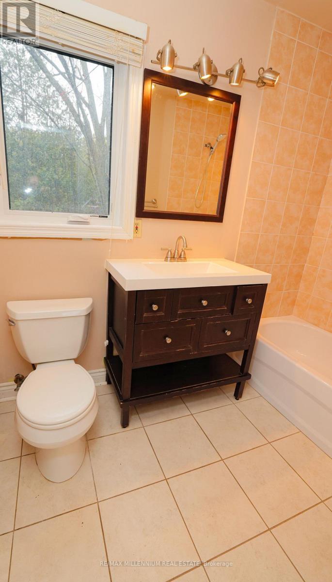 2424 Olde Base Line Road, Caledon, ON - Indoor Photo Showing Bathroom