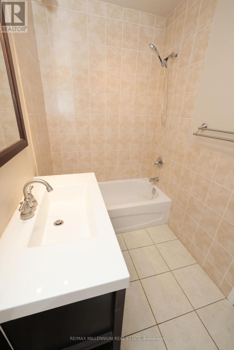2424 Olde Base Line Road, Caledon, ON - Indoor Photo Showing Bathroom