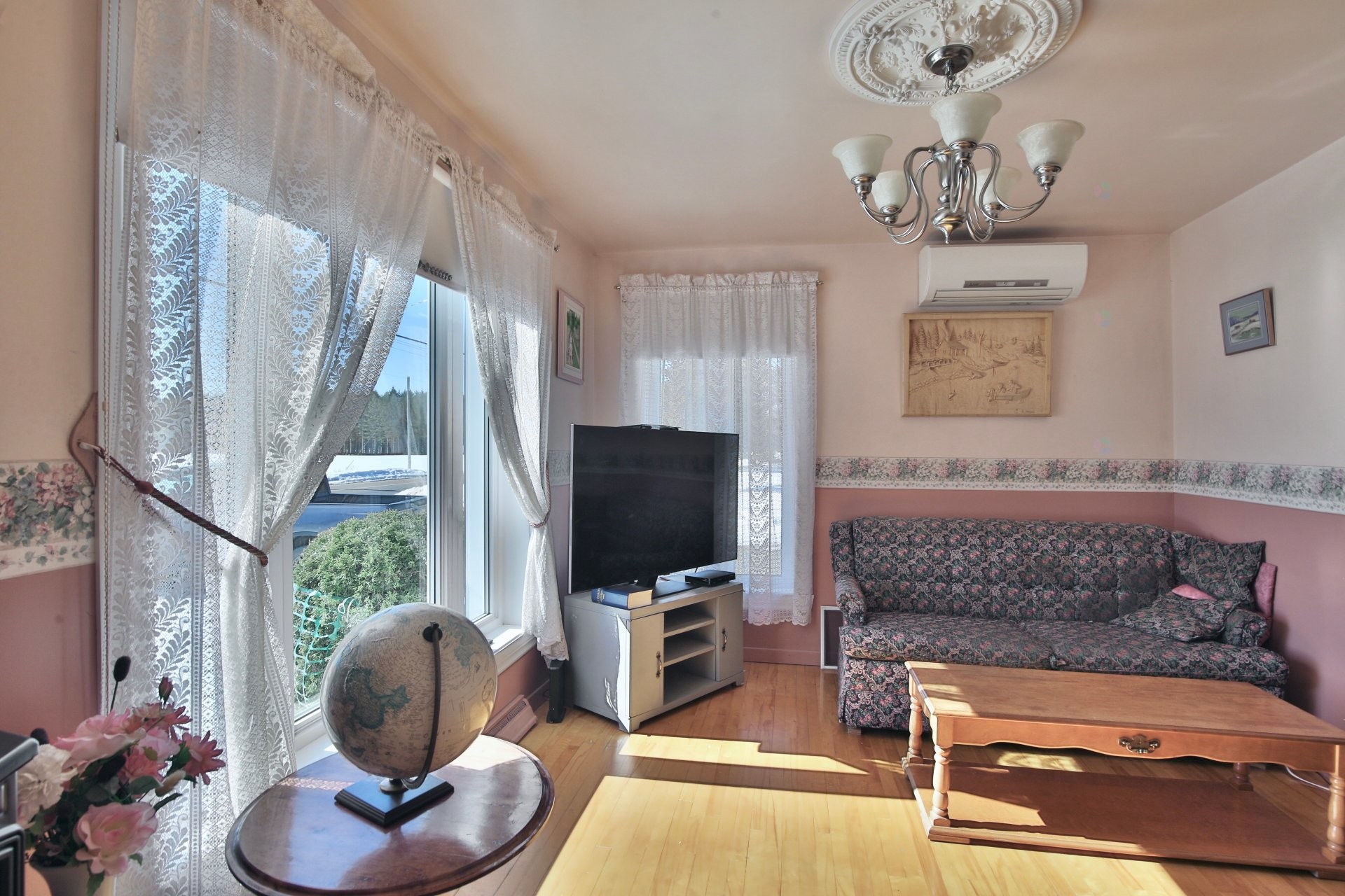 Living Room - 1761Z Ch. St-Pierre S., Sainte-Thècle, QC