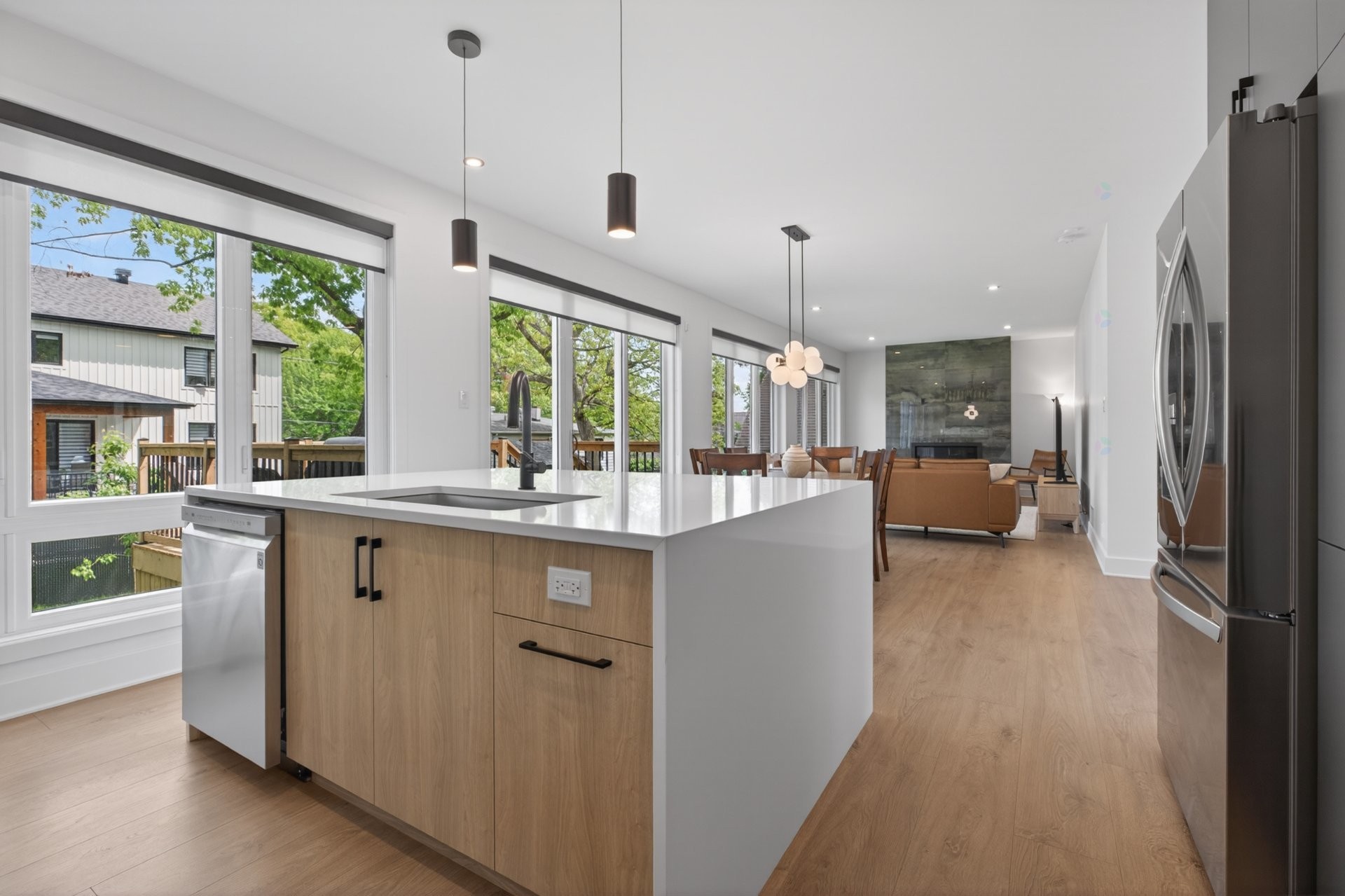 Overall view - 3 Rue Thomas-Dennis, Notre-Dame-De-L'Île-Perrot, QC - Indoor Photo Showing Kitchen With Upgraded Kitchen