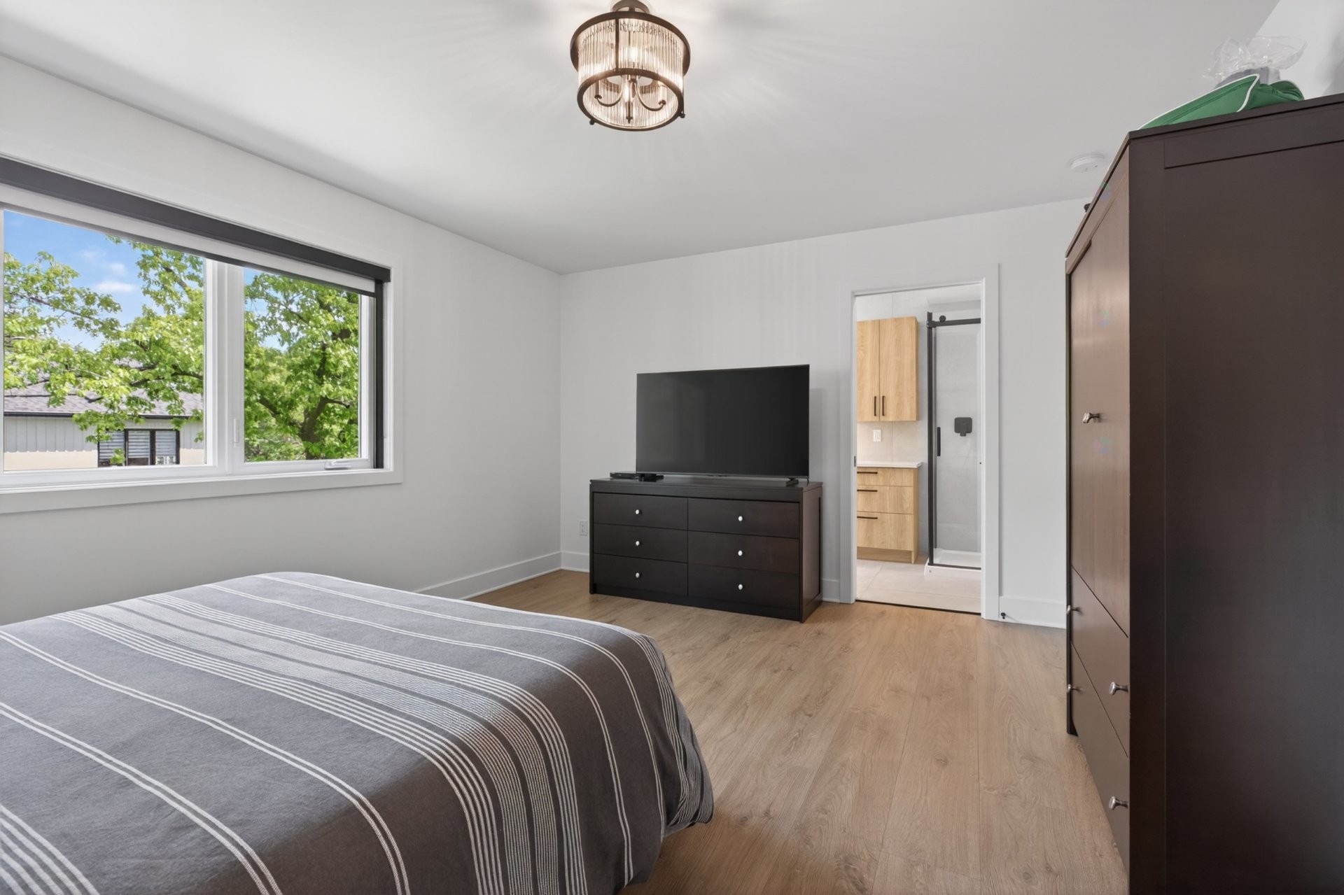 Master Bedroom - 3 Rue Thomas-Dennis, Notre-Dame-De-L'Île-Perrot, QC - Indoor Photo Showing Bedroom