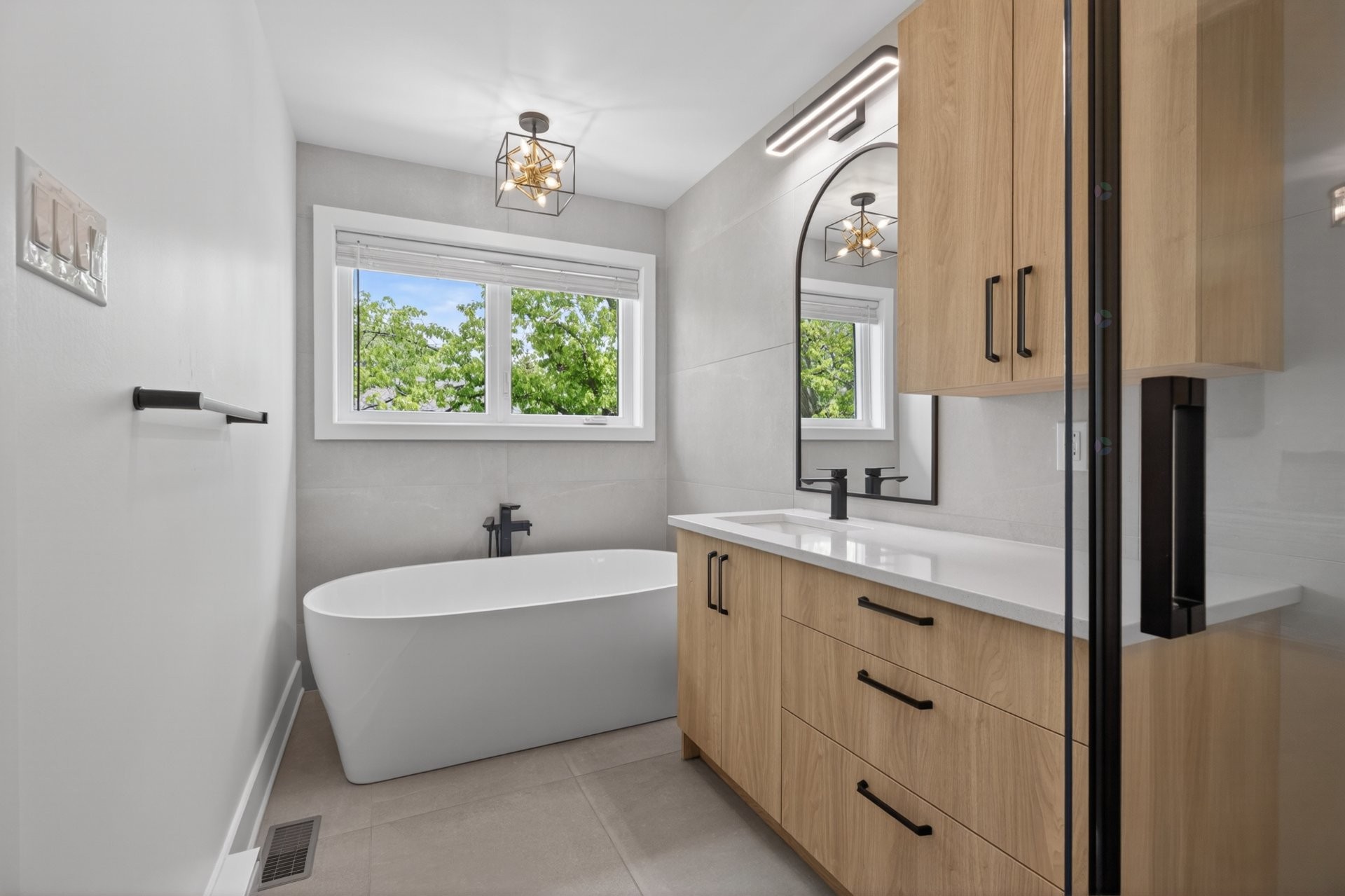Master Bathroom - 3 Rue Thomas-Dennis, Notre-Dame-De-L'Île-Perrot, QC - Indoor Photo Showing Bathroom