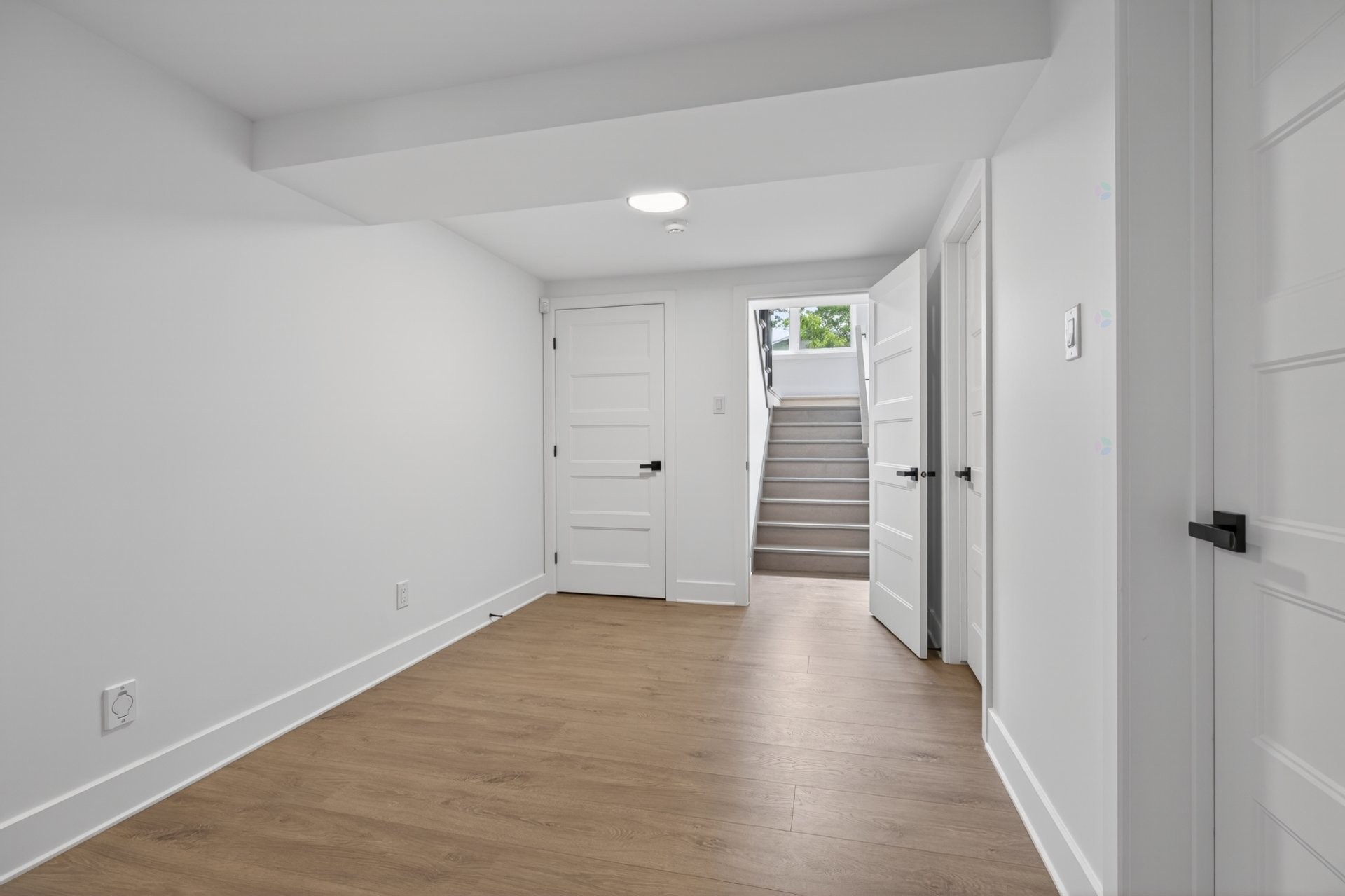 Game Room - 3 Rue Thomas-Dennis, Notre-Dame-De-L'Île-Perrot, QC - Indoor Photo Showing Other Room