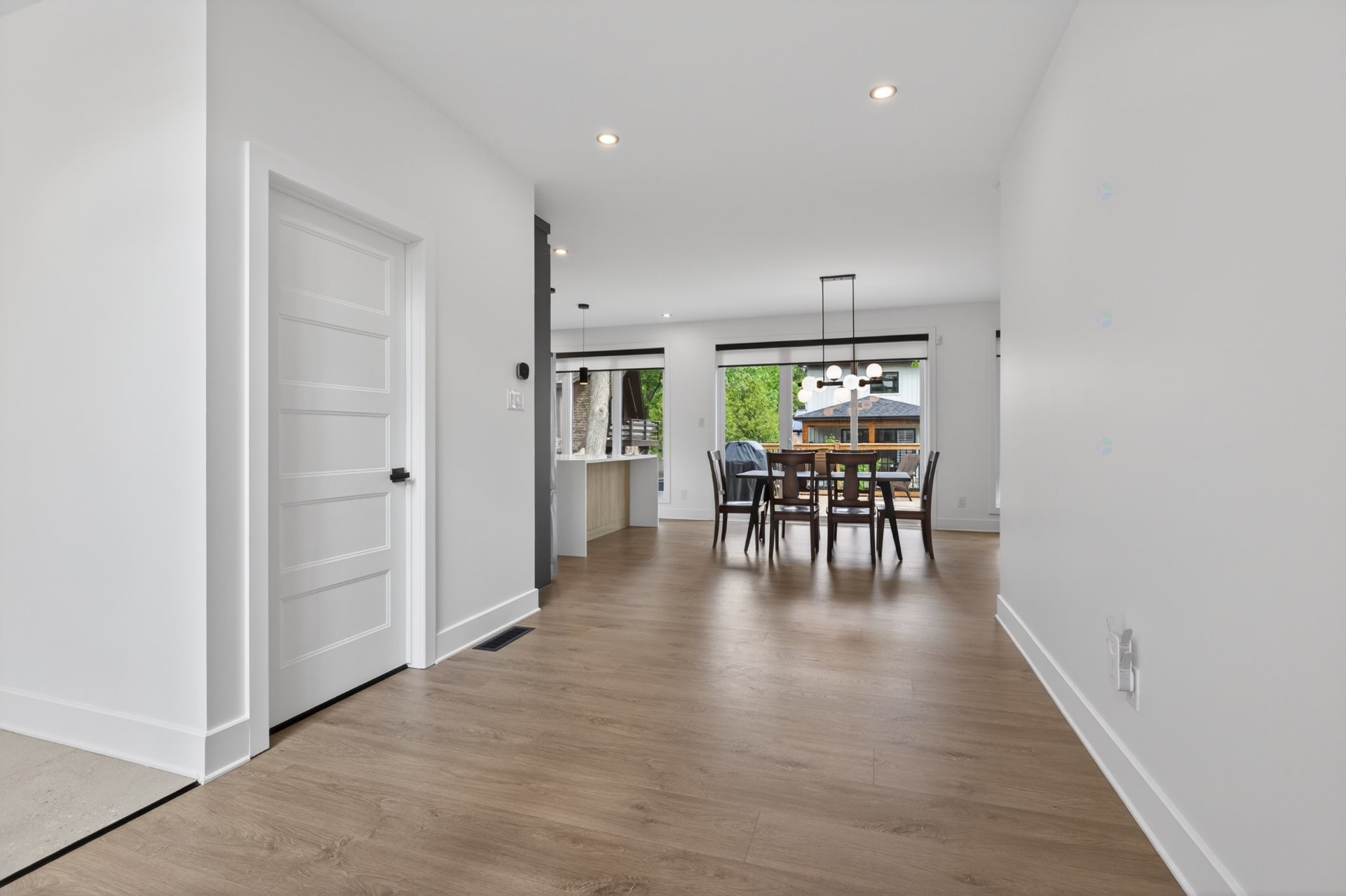 Passageway - 3 Rue Thomas-Dennis, Notre-Dame-De-L'Île-Perrot, QC - Indoor