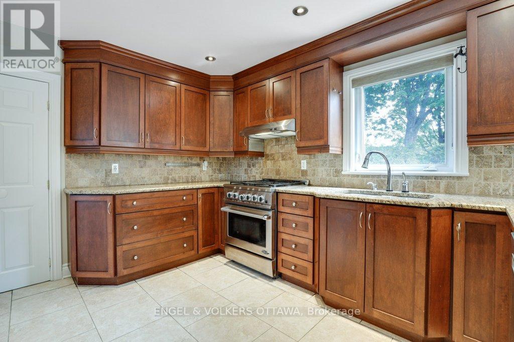 23 Biscayne Crescent, Ottawa, ON - Indoor Photo Showing Kitchen