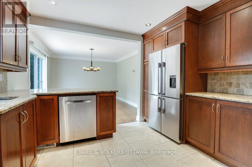 23 Biscayne Crescent, Ottawa, ON - Indoor Photo Showing Kitchen
