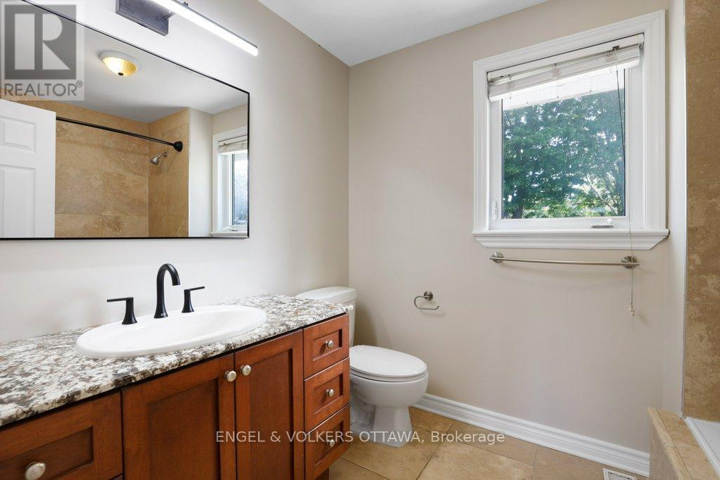 23 Biscayne Crescent, Ottawa, ON - Indoor Photo Showing Bathroom