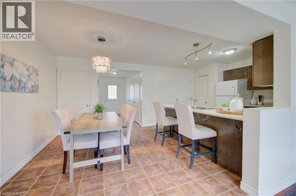465 Colt Street, Waterloo, ON - Indoor Photo Showing Dining Room