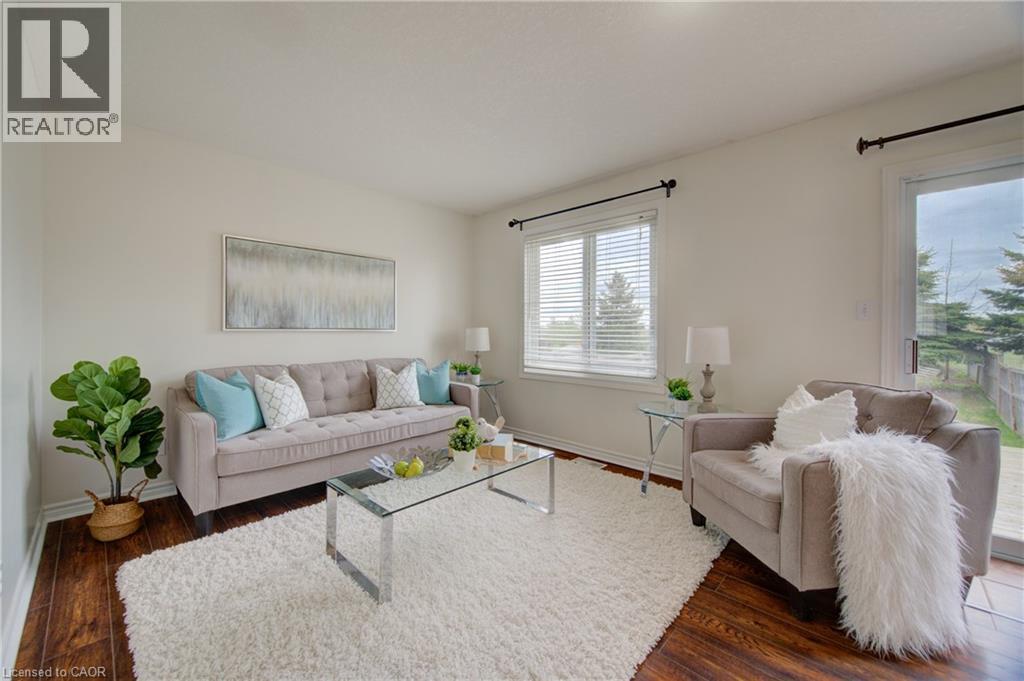 465 Colt Street, Waterloo, ON - Indoor Photo Showing Living Room