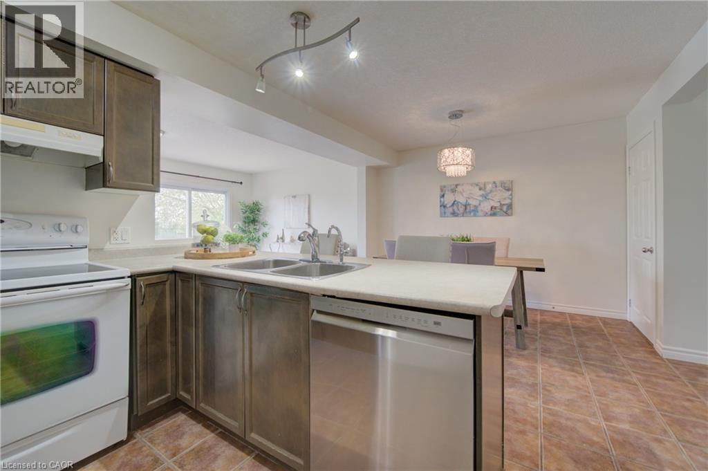 465 Colt Street, Waterloo, ON - Indoor Photo Showing Kitchen With Double Sink