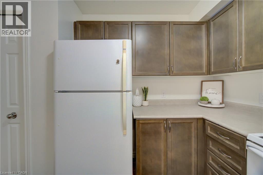 465 Colt Street, Waterloo, ON - Indoor Photo Showing Kitchen