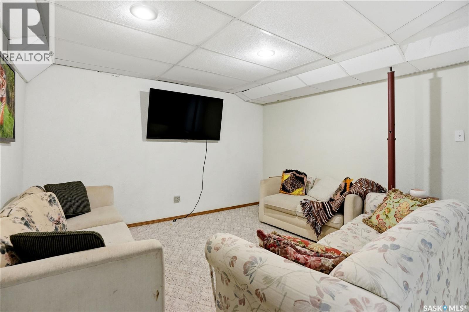 1204 Boehm Bay N, Regina, SK - Indoor