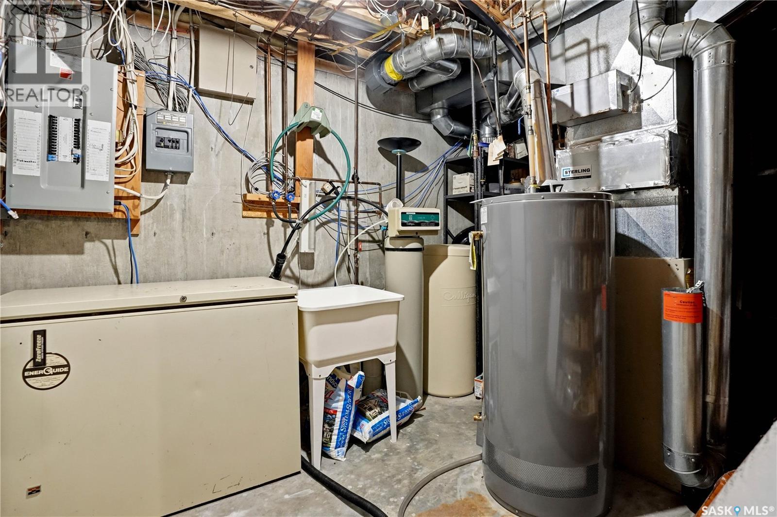 1204 Boehm Bay N, Regina, SK - Indoor Photo Showing Basement