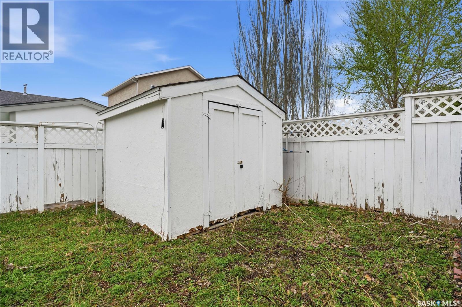 1204 Boehm Bay N, Regina, SK - Outdoor