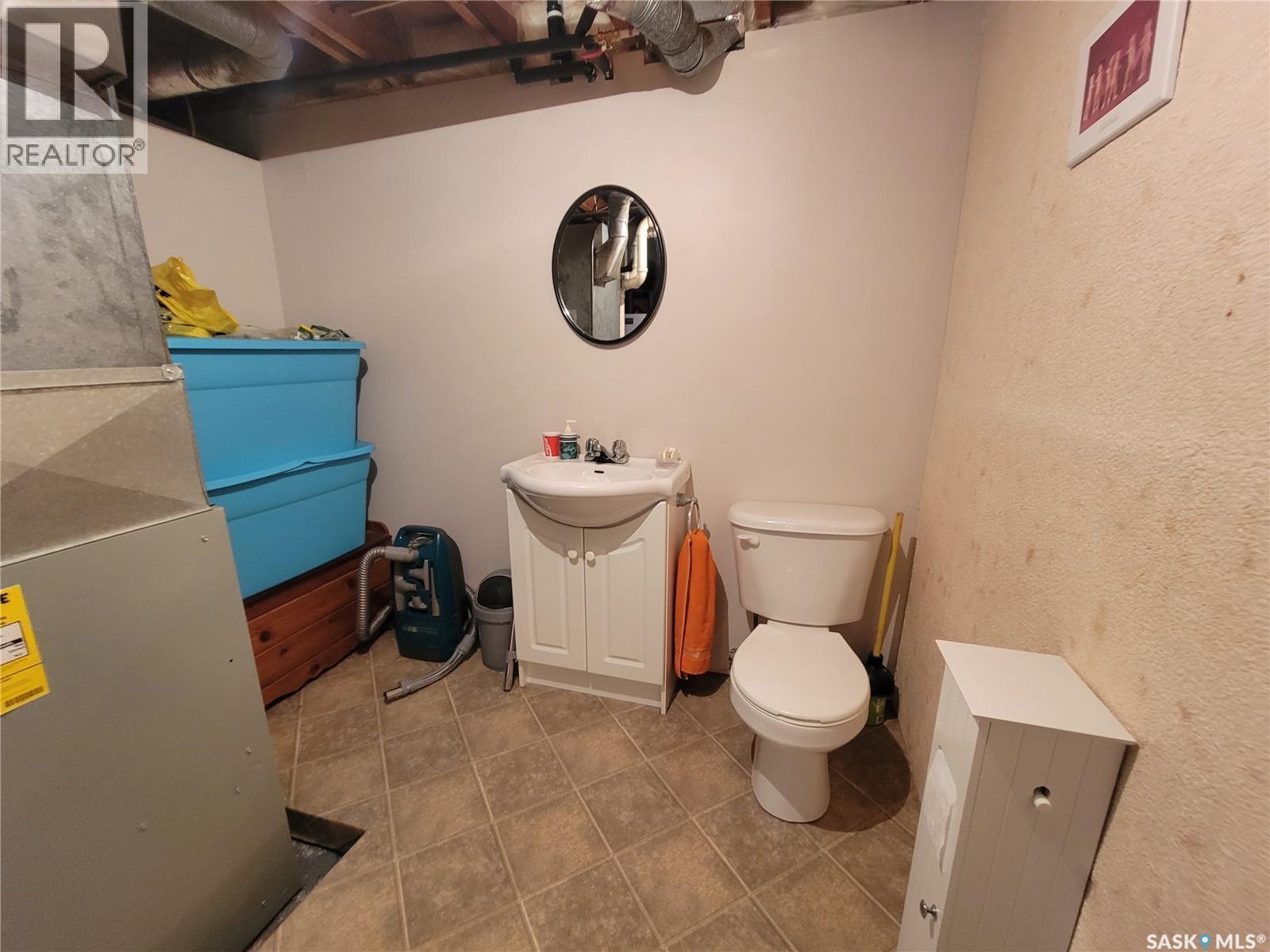 303 3 Street E, Wilkie, SK - Indoor Photo Showing Bathroom