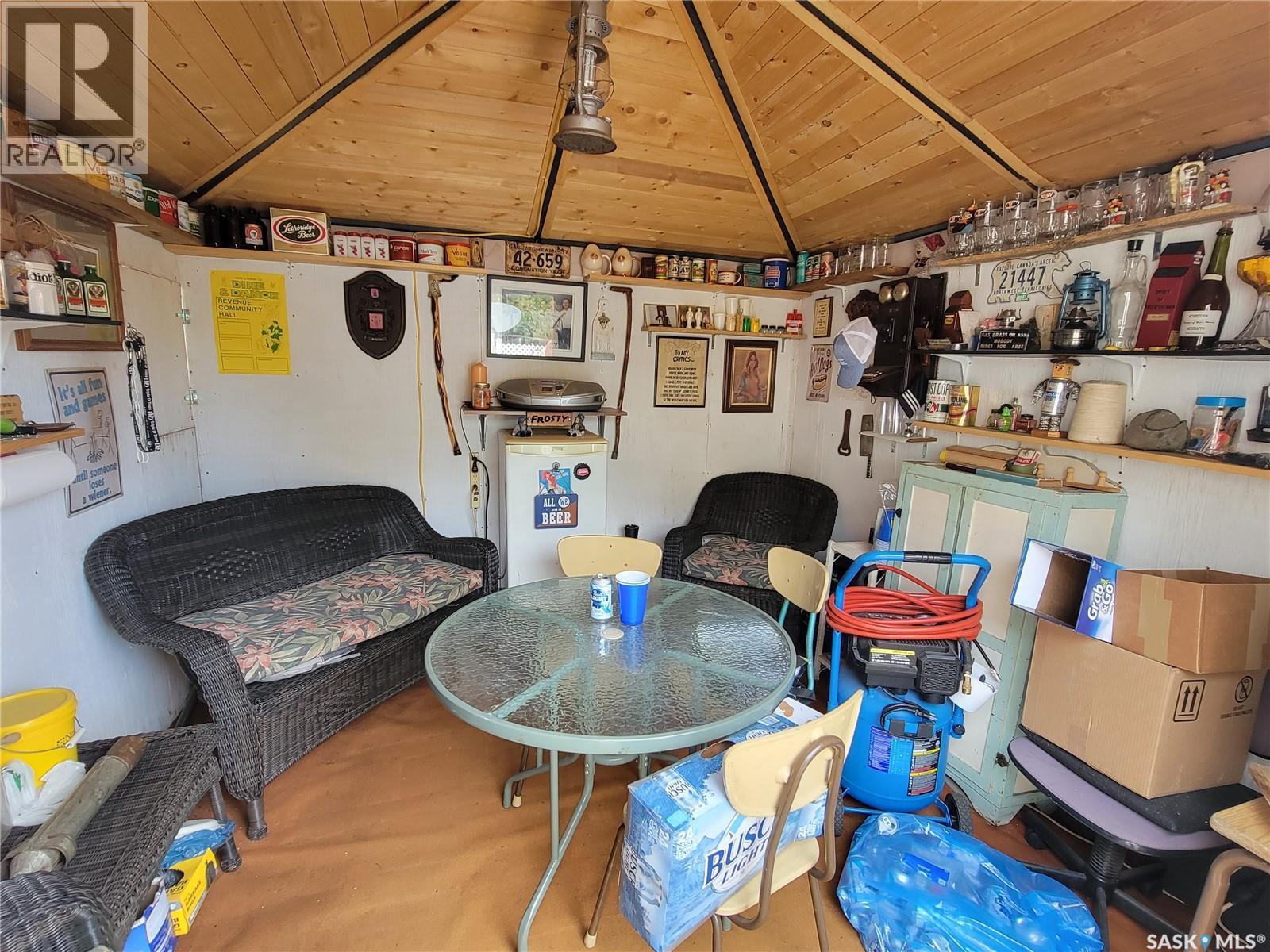 303 3 Street E, Wilkie, SK - Indoor