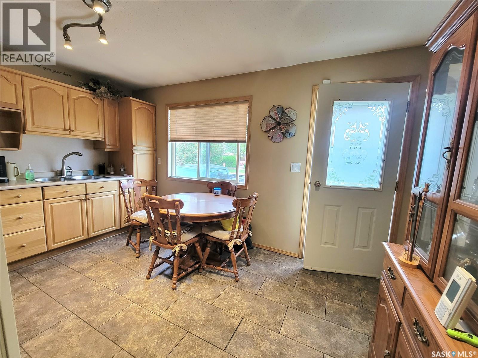303 3 Street E, Wilkie, SK - Indoor