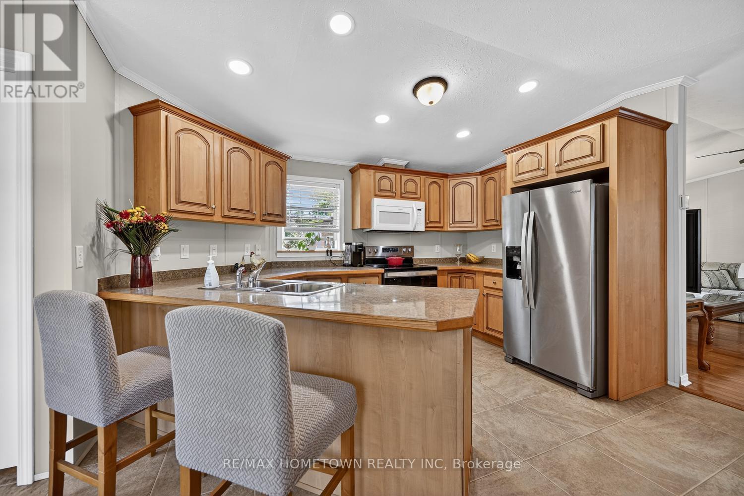 116 Hutt Road, Augusta, ON - Indoor Photo Showing Kitchen With Double Sink