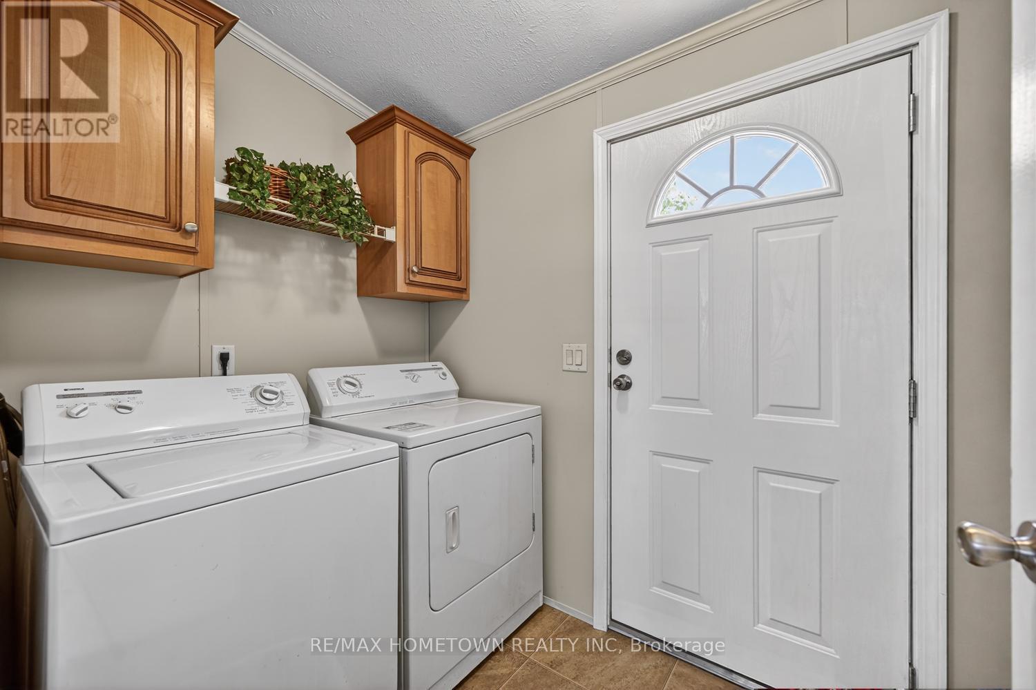 116 Hutt Road, Augusta, ON - Indoor Photo Showing Laundry Room