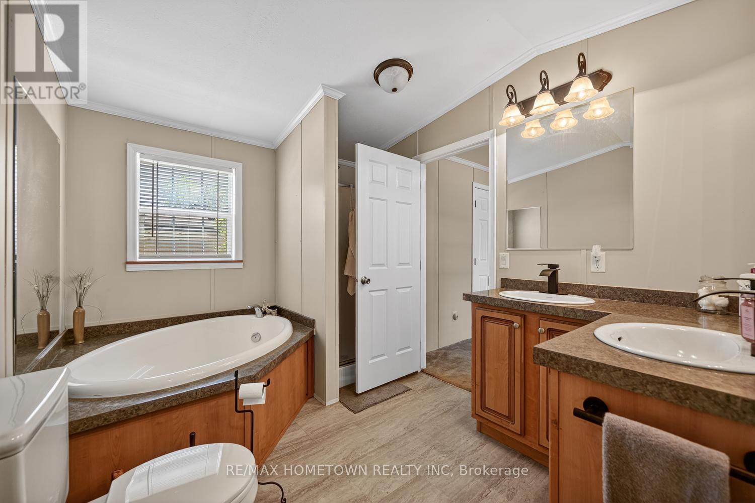 116 Hutt Road, Augusta, ON - Indoor Photo Showing Bathroom