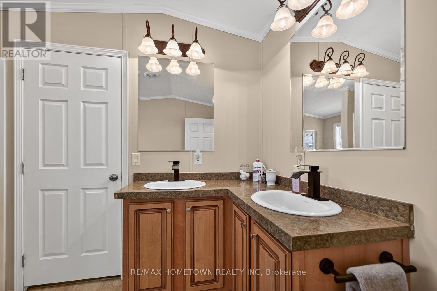 116 Hutt Road, Augusta, ON - Indoor Photo Showing Bathroom