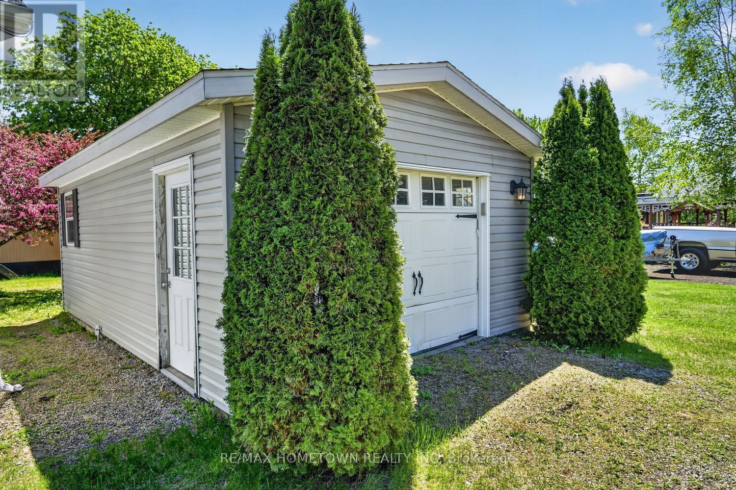 116 Hutt Road, Augusta, ON - Outdoor With Exterior