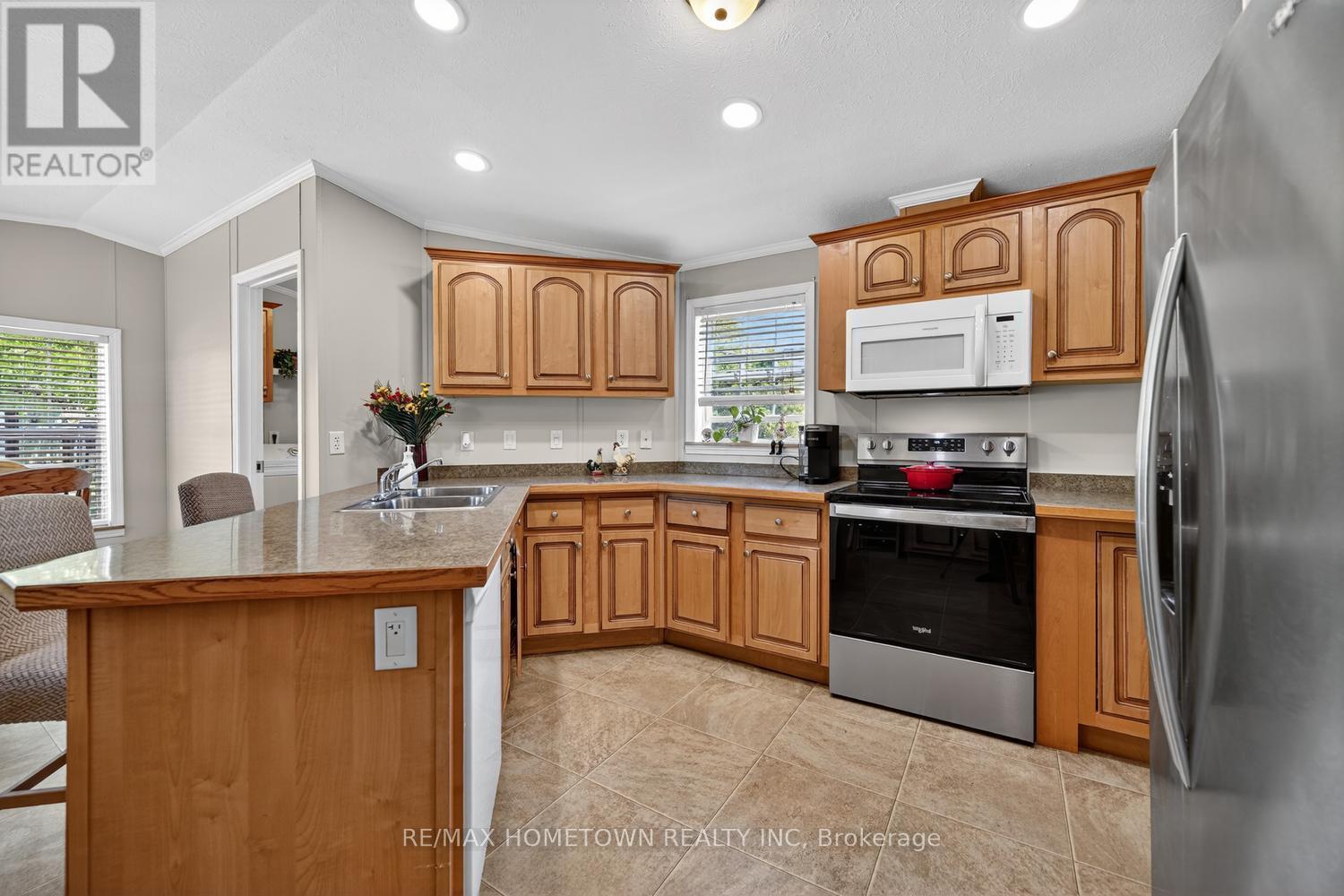 116 Hutt Road, Augusta, ON - Indoor Photo Showing Kitchen With Double Sink
