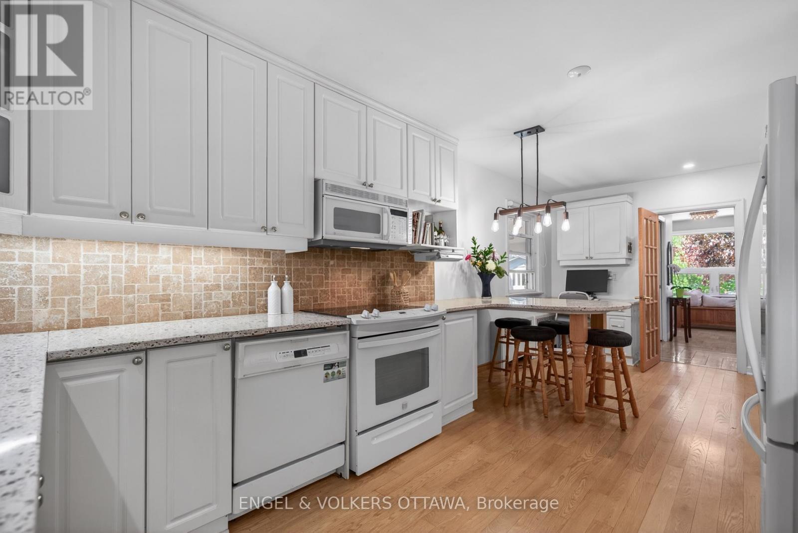 1396 Micmac Street, Ottawa, ON - Indoor Photo Showing Kitchen