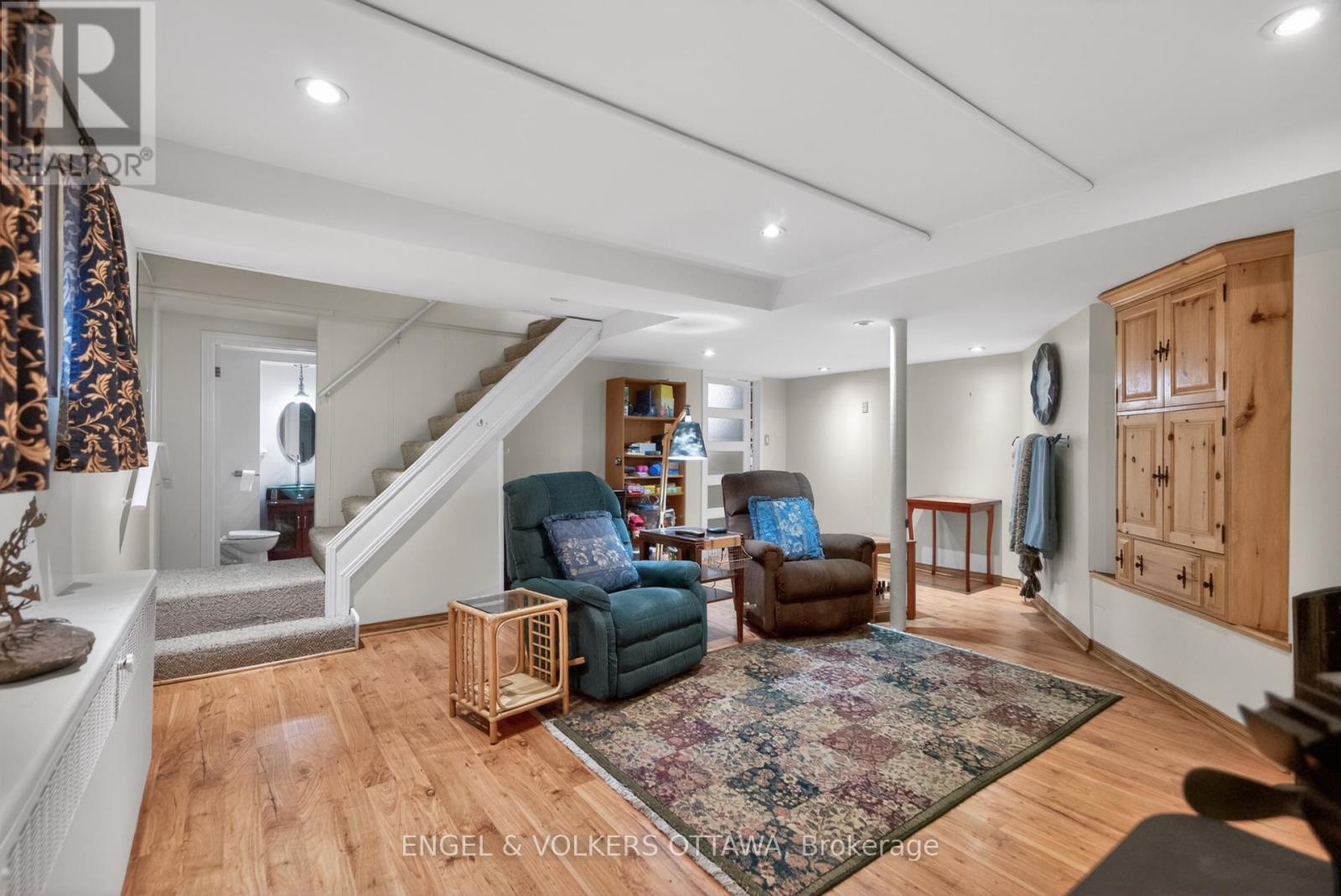 1396 Micmac Street, Ottawa, ON - Indoor Photo Showing Living Room