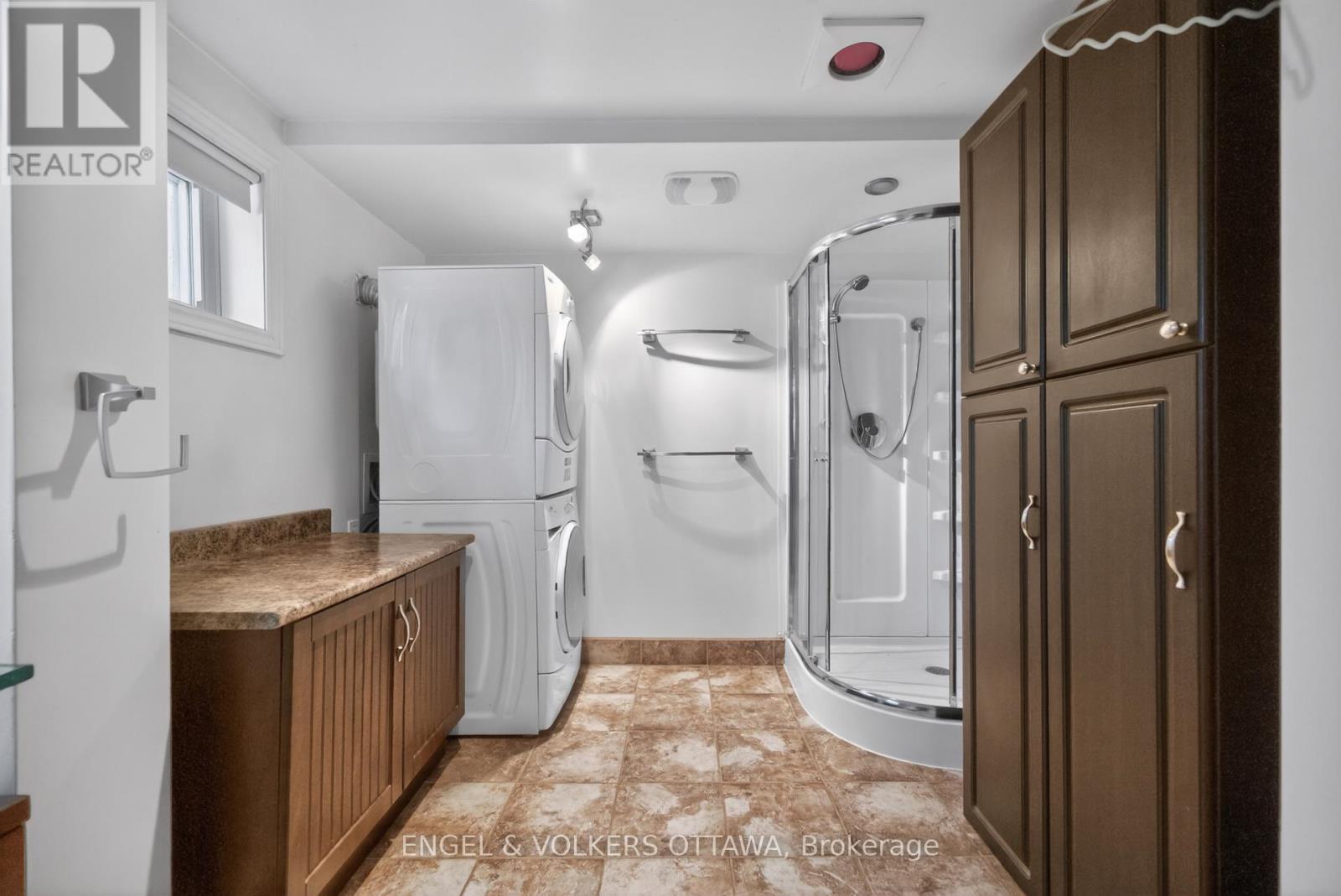 1396 Micmac Street, Ottawa, ON - Indoor Photo Showing Laundry Room