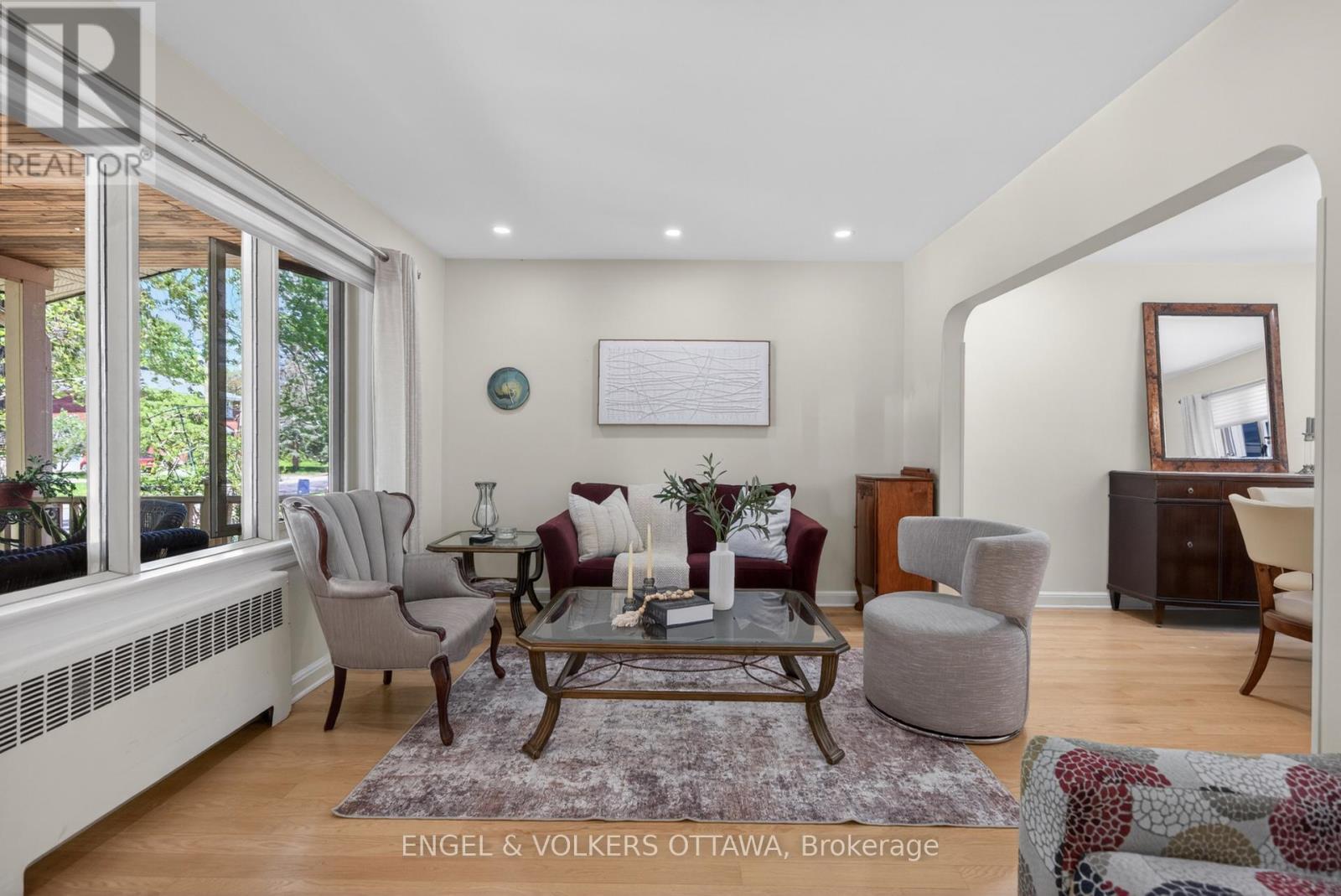 1396 Micmac Street, Ottawa, ON - Indoor Photo Showing Living Room