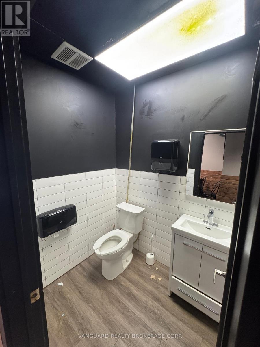 27 Dunlop Street W, Barrie, ON