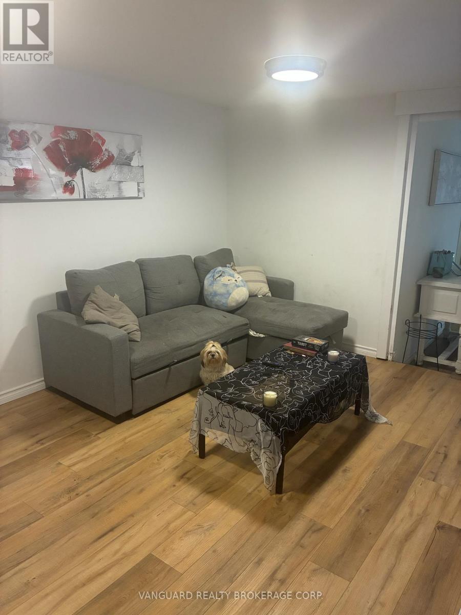 27 Dunlop Street W, Barrie, ON
