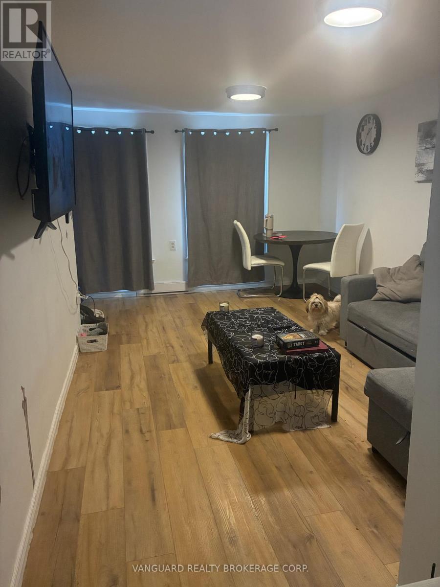 27 Dunlop Street W, Barrie, ON