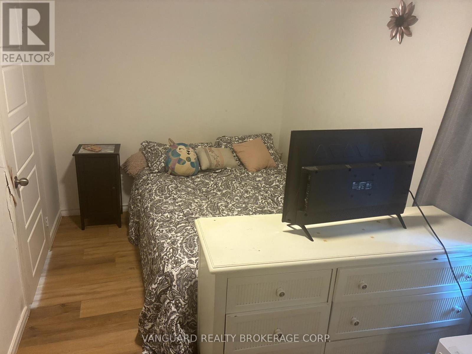 27 Dunlop Street W, Barrie, ON