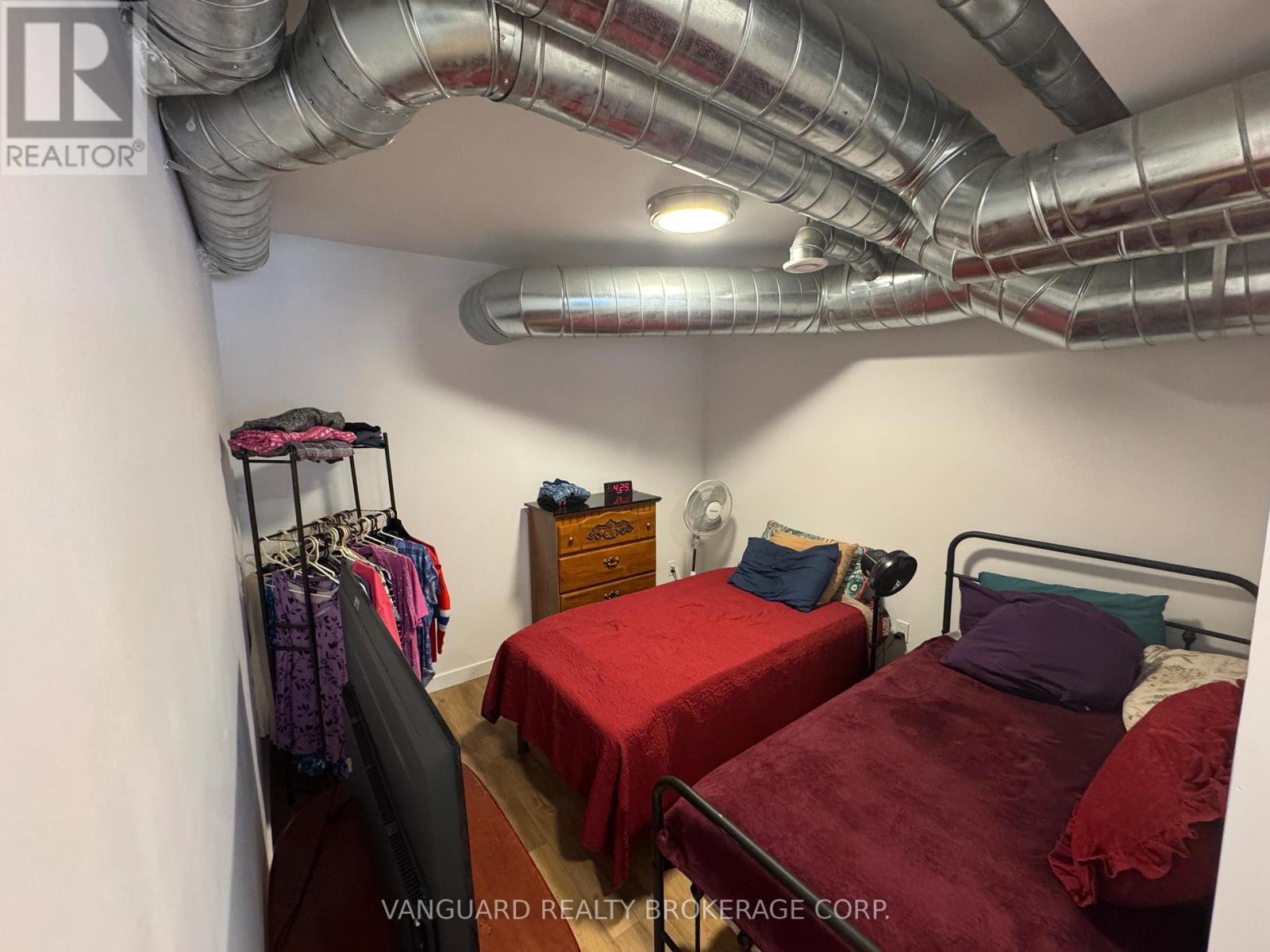 27 Dunlop Street W, Barrie, ON