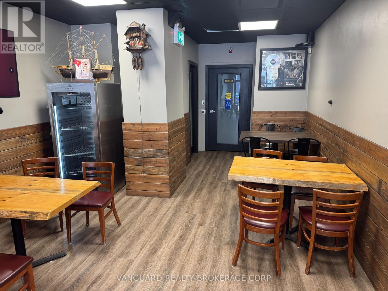 27 Dunlop Street W, Barrie, ON